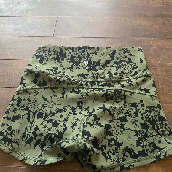 Lululemon in movement shorts - Picture 7 of 10